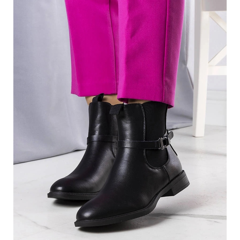 Czarne ocieplane botki Marisi 1