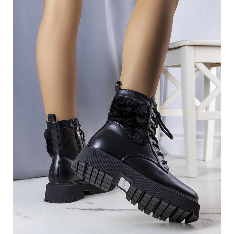 Czarne ocieplane botki z futerkiem Dixie 1