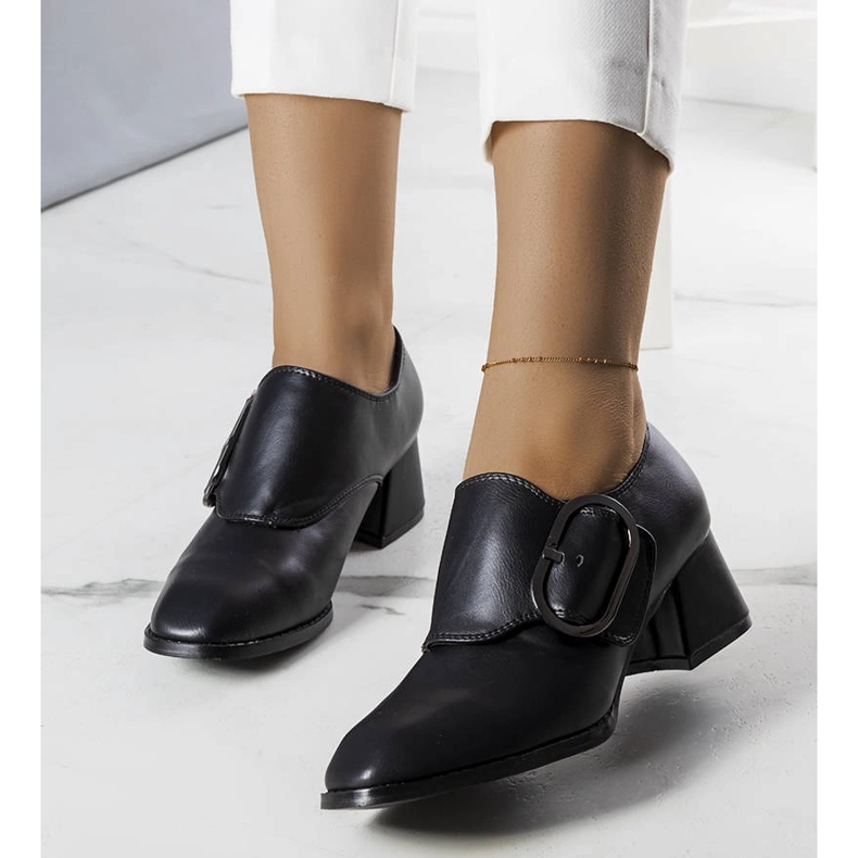 Czarne czółenka na słupku Ailani 1