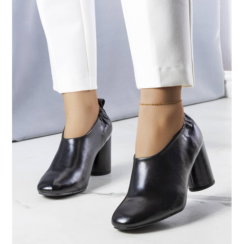 PA1 Czarne botki na słupku Tadeo 1