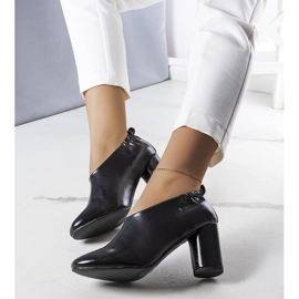 PA1 Czarne botki na słupku Tadeo 2