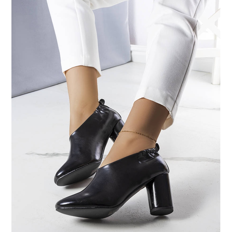 PA1 Czarne botki na słupku Tadeo 2