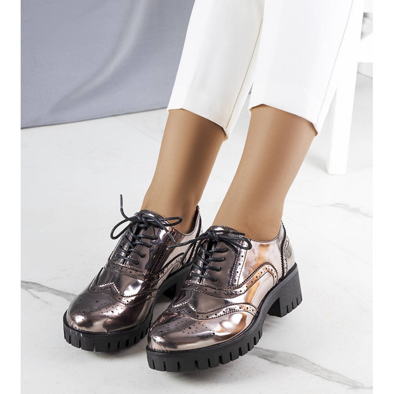 Metaliczne czarne półbuty Myra 1