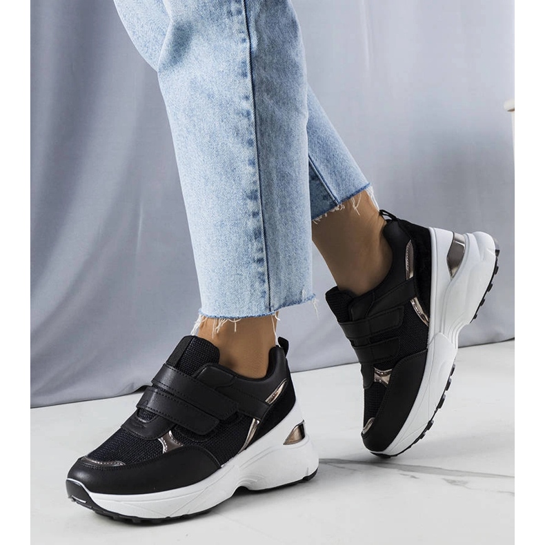 Czarne sneakersy na masywnej podeszwie Elsie 1