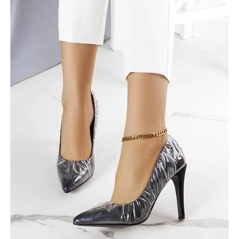 Czarne szpilki obite folią Erika 1