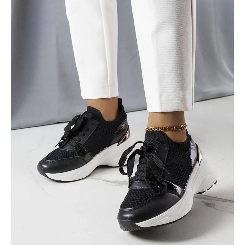 Czarne sneakersy na koturnie Ann 1
