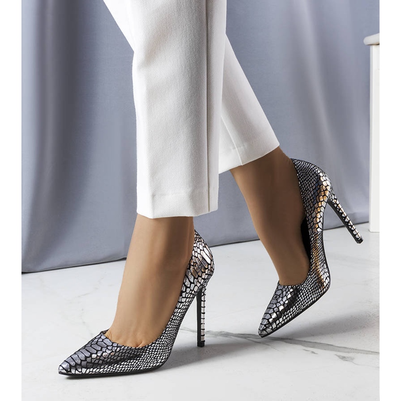 Srebrne lakierowane szpilki Estelle srebrny 1