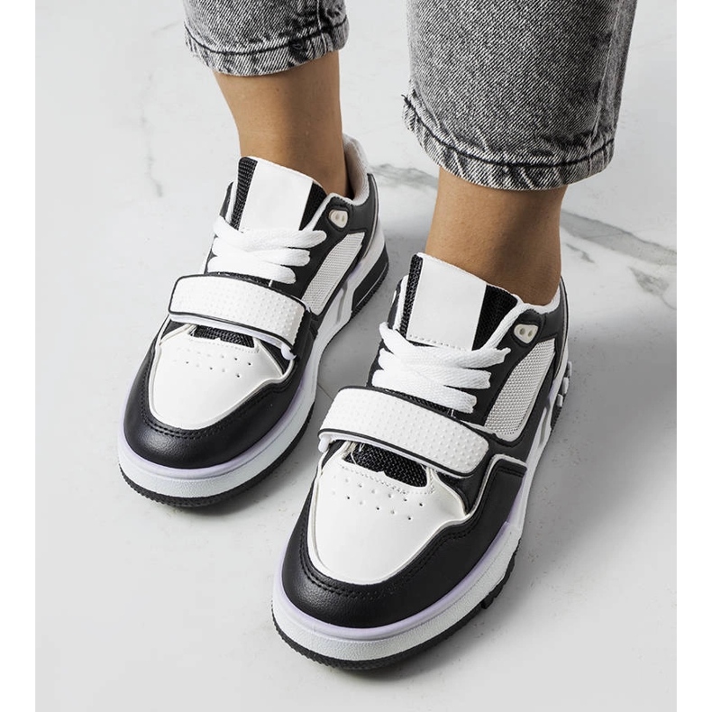 Czarne sneakersy damskie Ollie białe 1