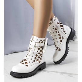 Białe ażurowe botki Cecelia 1