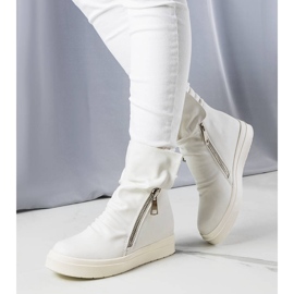 PA1 Białe botki na koturnie Monique 2