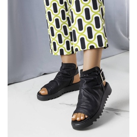 PA1 Czarne sandały z ażurową cholewką Beulah 1