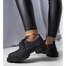 Czarne półbuty na masywnej podeszwie Kay 1