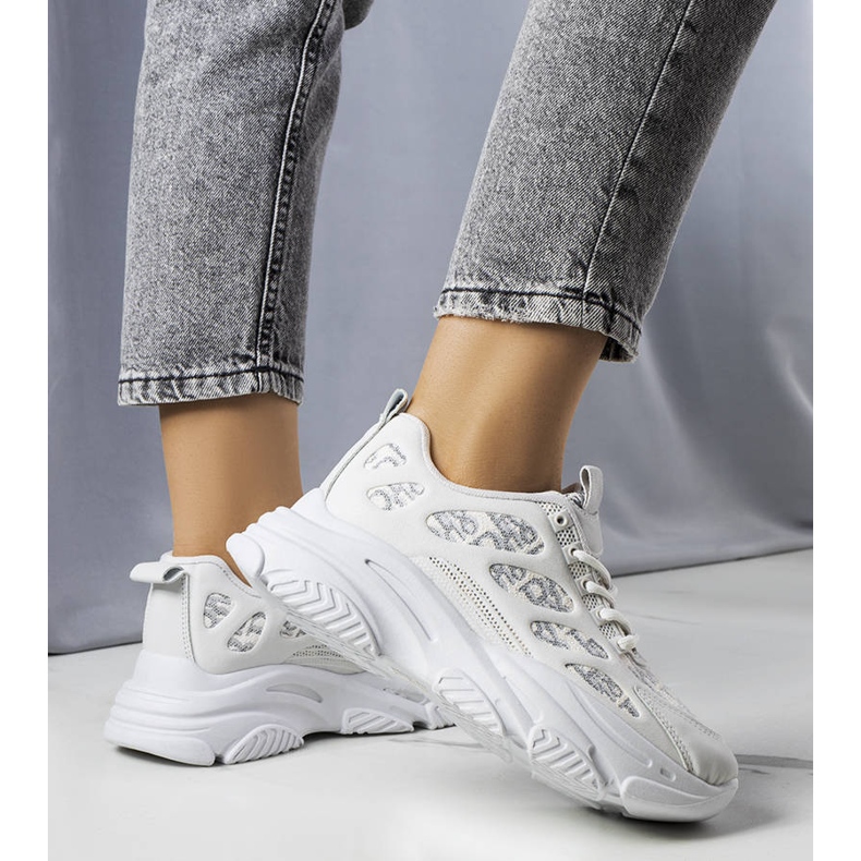 Szare sneakersy zdobione printem Kara 1