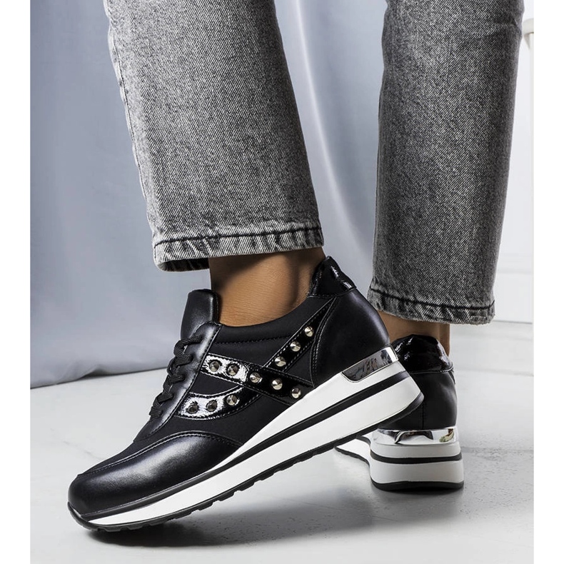 Czarne sneakersy na pogrubionej podeszwie Mely 1
