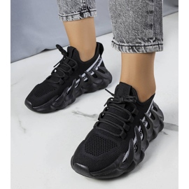 Czarne sneakersy na modnej podeszwie Beth 1