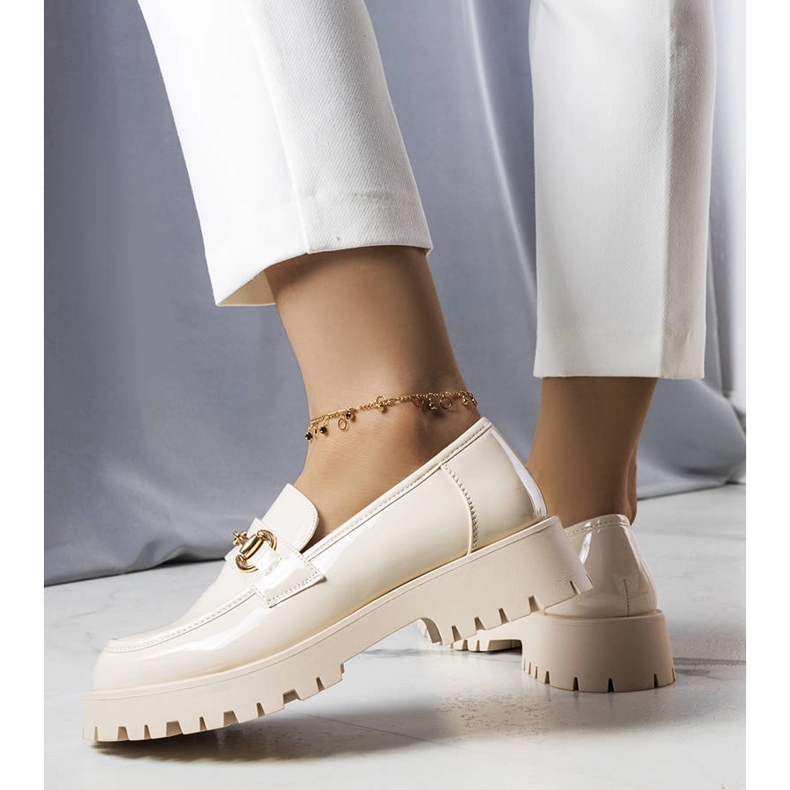 Beżowe lakierowane półbuty Simard beżowy 1