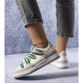 Szare sneakersy z zielonymi sznurówkami Aucoin białe 1