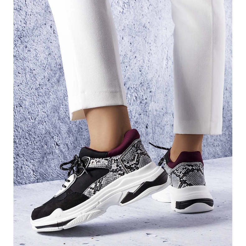 Czarne sneakersy zdobione wstawkami Savard 1