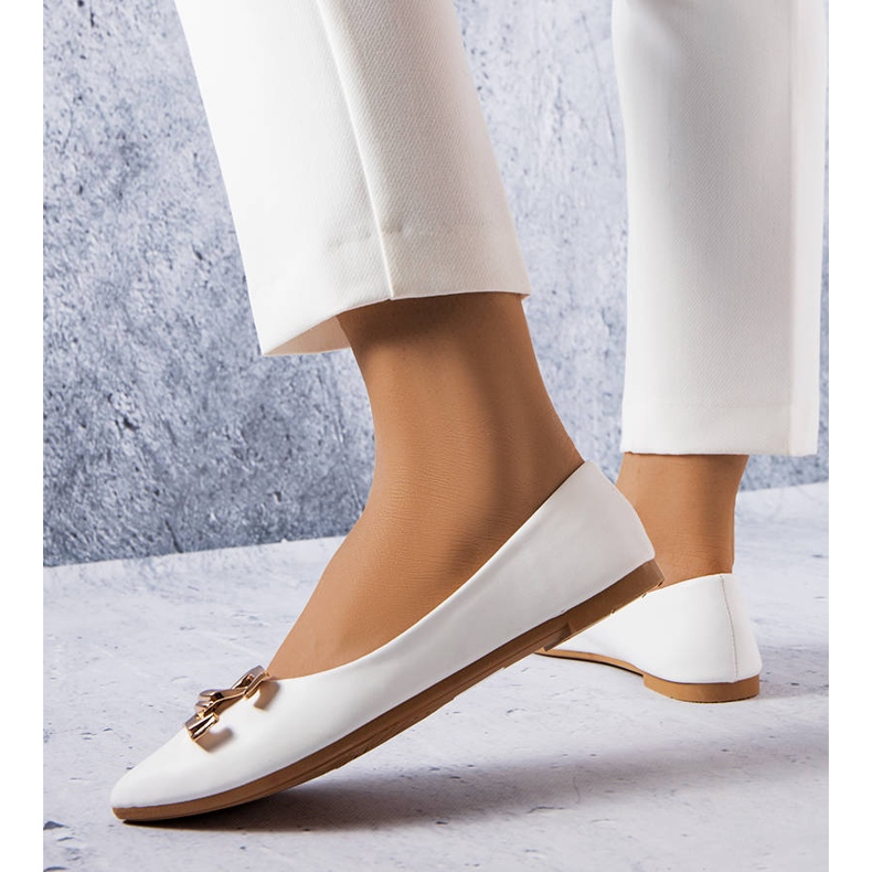 Białe balerinki ze zdobieniem Vallée 1