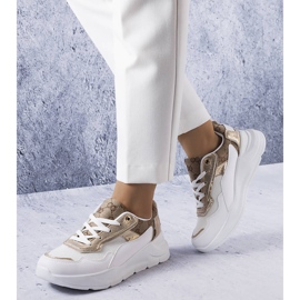 Białe sneakersy ze złotym wstawkami Lebrun 2