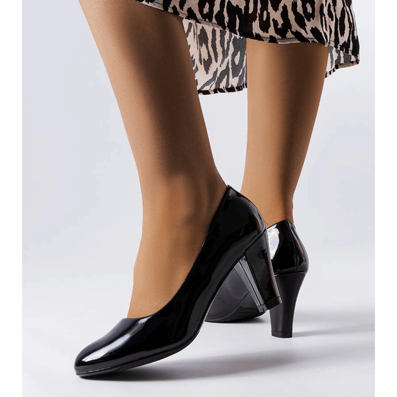 Czarne lakierowane czółenka Burkett 1