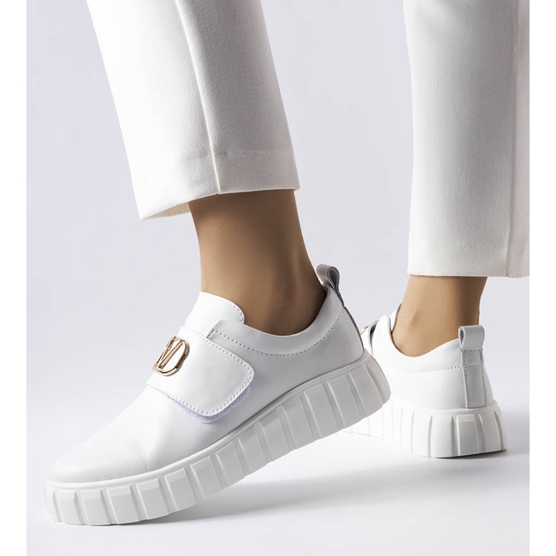 Białe sneakersy na rzepy Vinceza 1