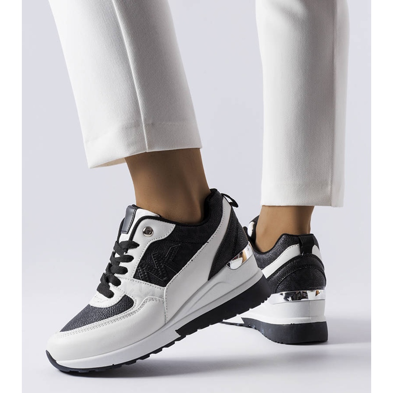 BM Biało-czarne sneakersy na koturnie Gaetane białe 1