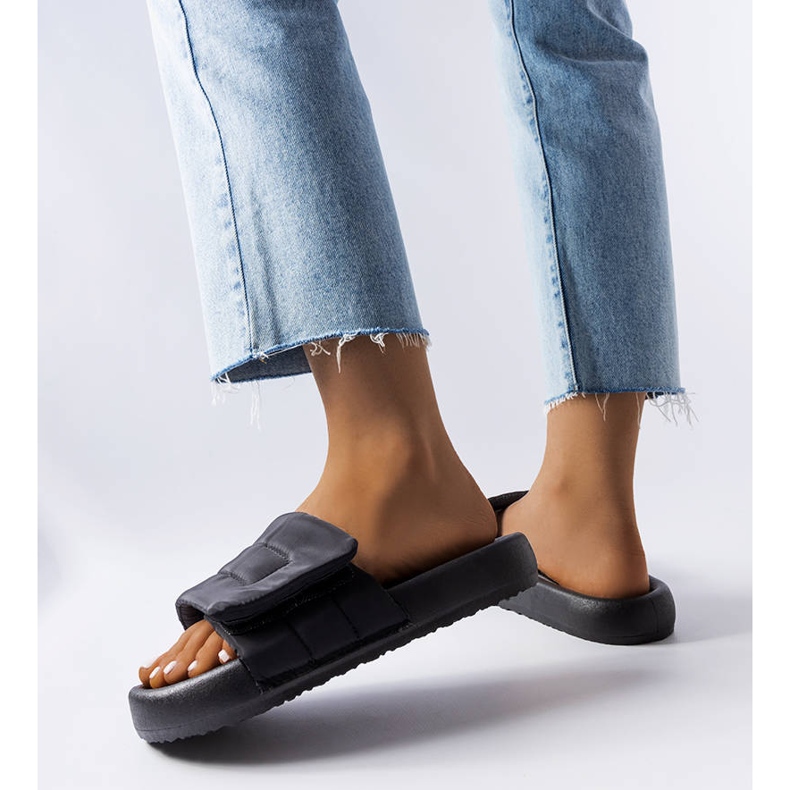 BM Czarne klapki zapinane na rzep Aleron 1