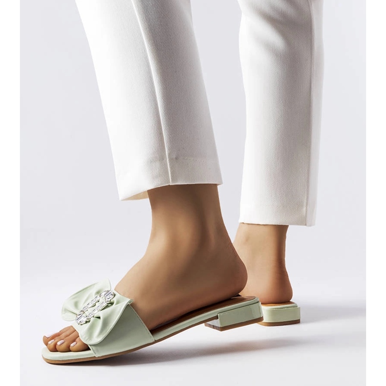 Zielone eleganckie klapki z cyrkoniami Fifi 1