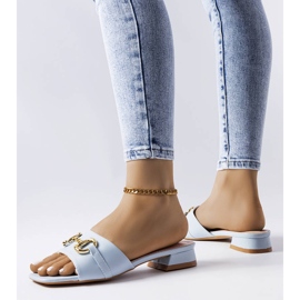 Niebieskie klapki z łańcuchem na obcasie Chabot 1