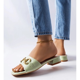 Zielone klapki z łańcuchem na obcasie Chabot 1