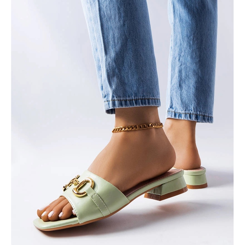 Zielone klapki z łańcuchem na obcasie Chabot 1