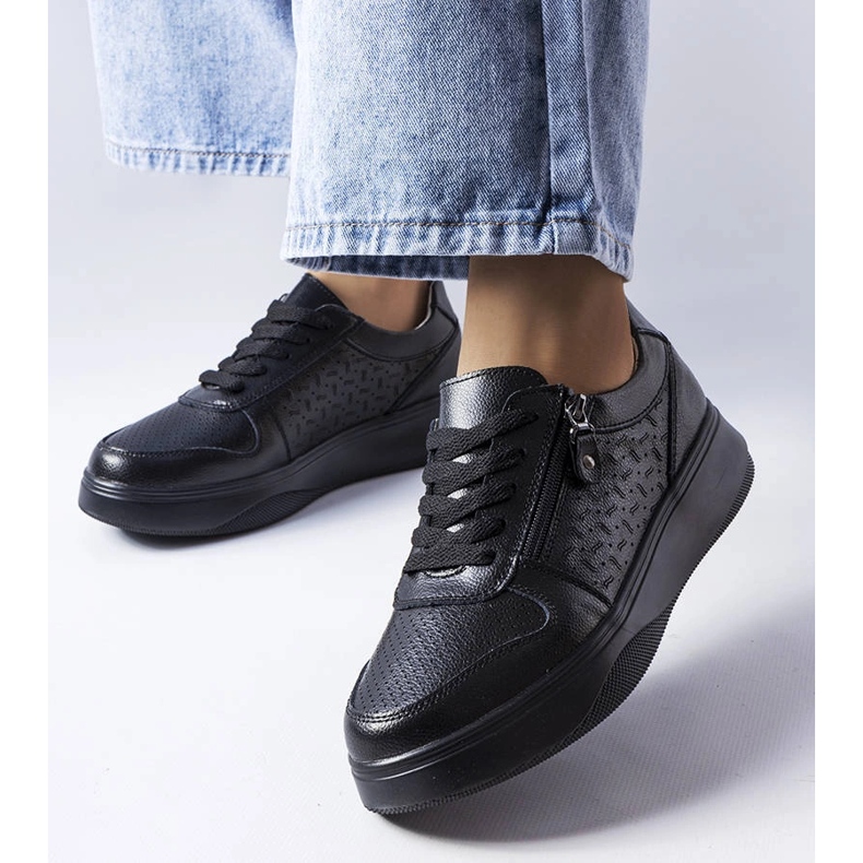 Czarne skórzane półbuty zdobione zamkiem Jezzi 1