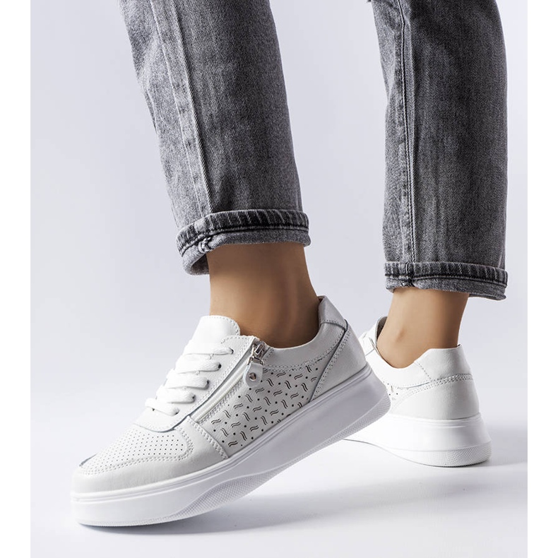 Białe skórzane półbuty zdobione zamkiem Jezzi 1