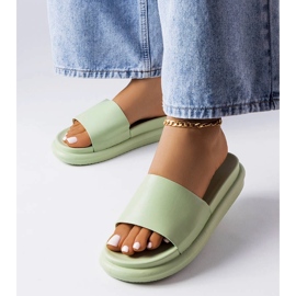 Zielone klapki na platformie Paquette 1