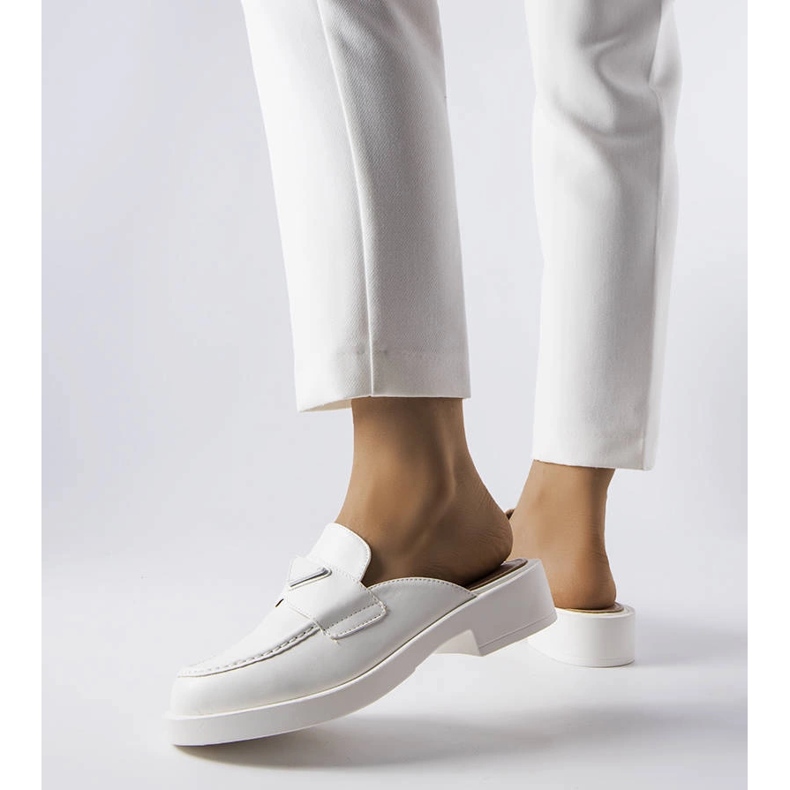 Białe klapki z zabudowanym noskiem Berkshire 1