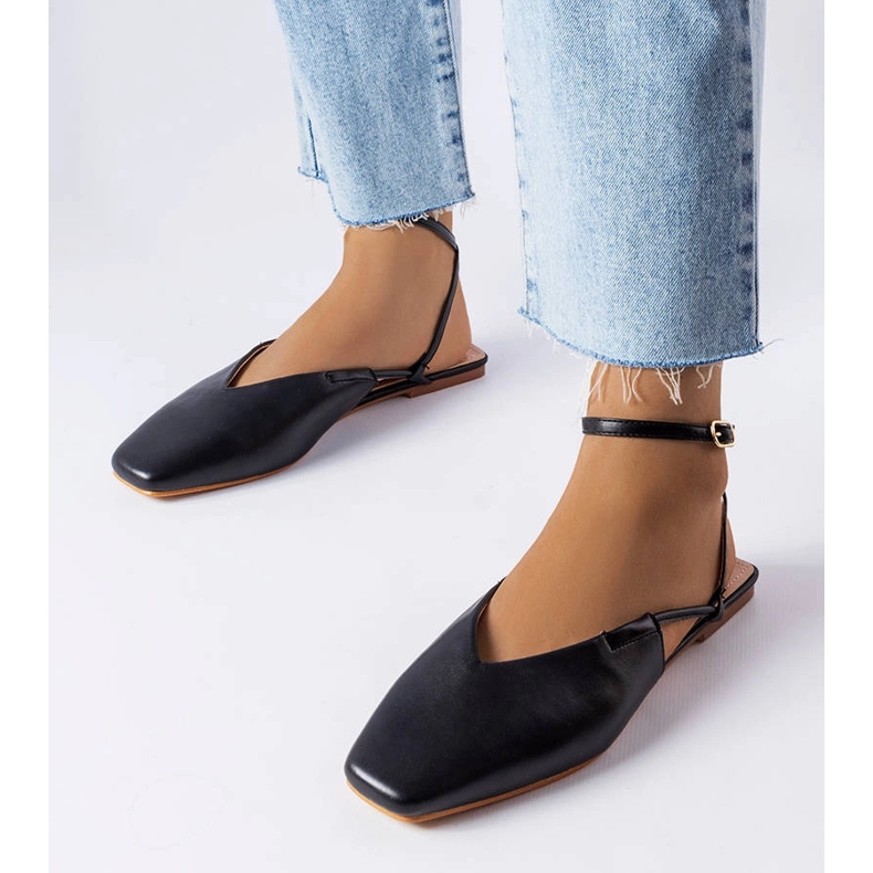 Czarne sandały z zakrytym noskiem 1