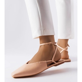 Różowe sandały z zakrytym noskiem 1