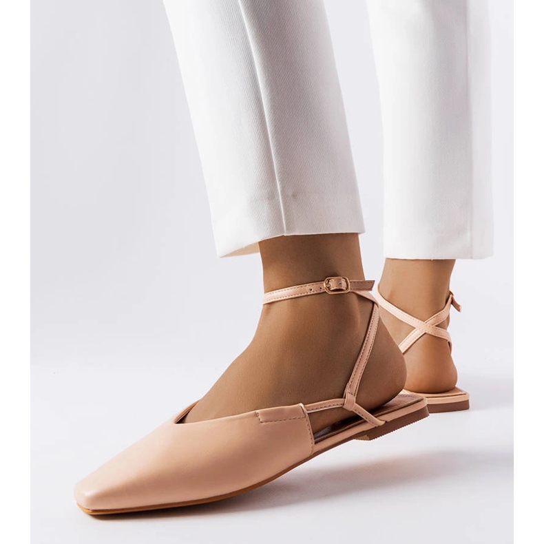 Różowe sandały z zakrytym noskiem 1