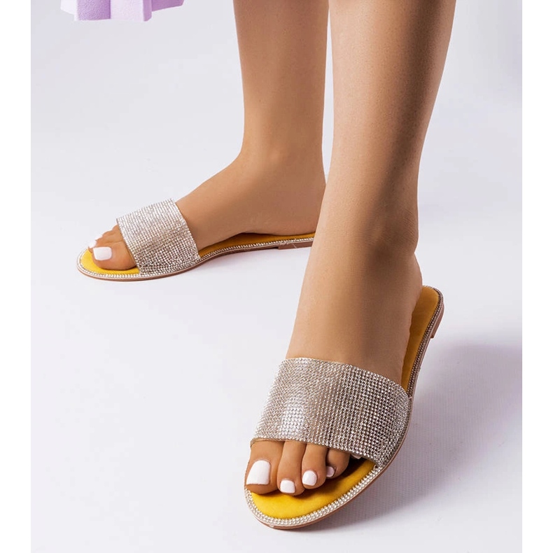 Żółte klapki ozdobione cyrkoniami Guilmette 1