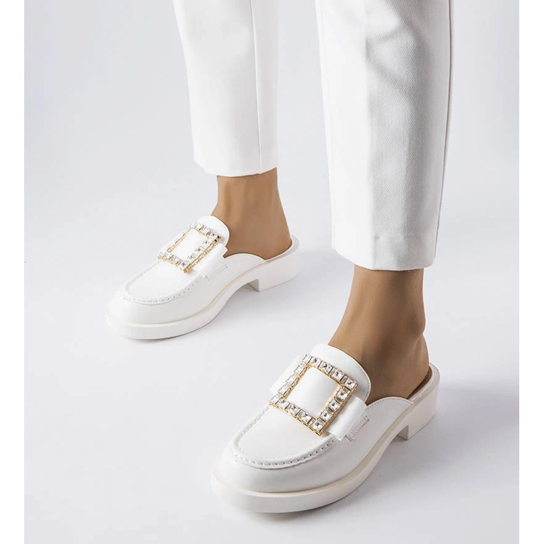 Białe klapki z zabudowanym noskiem Columbus 1