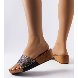 Czarne klapki na koturnie Elitha 1