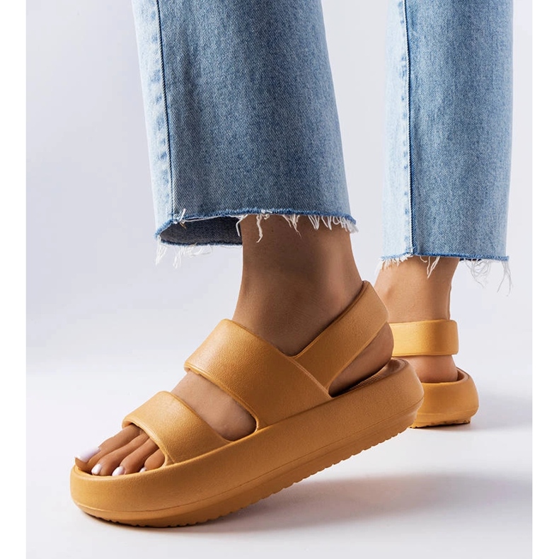 Brązowe klapki typu sandały Émond 1