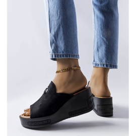 BM Czarne klapki na wysokiej koturnie Vinceza 1