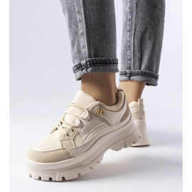 Beżowe półbuty na podeszwie z protektorem Via beżowy 1