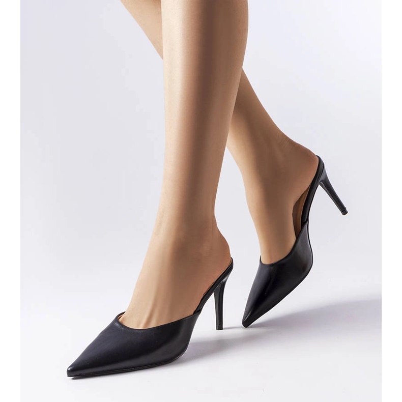 Czarne klapki na szpilce Drainer 1