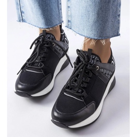 Czarne sneakersy Vinceza 1