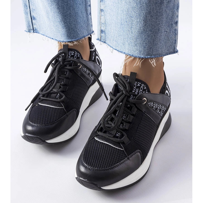 Czarne sneakersy Vinceza 1