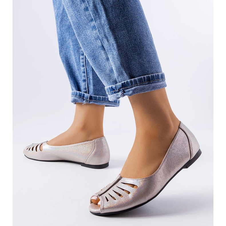 Srebrne metaliczne balerinki z wycięciem Fongemie srebrny 1