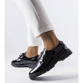 Czarne lakierowane półbuty z klamerką Jarisile 2